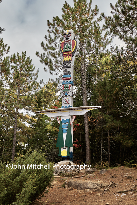 Totem pole to the memory of Tom Thomson