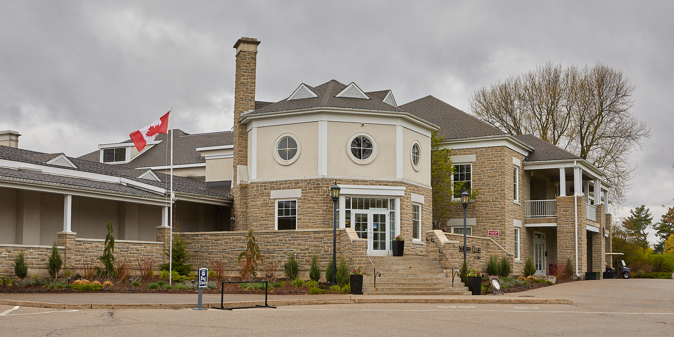 A colour photograph of the exterior of the clubhouse of the Galt Country Club